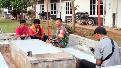 Babinsa Koramil 406-04/Muara Lakitan Laksanakan Komsos Bersama Warga di Desa Pian Raya