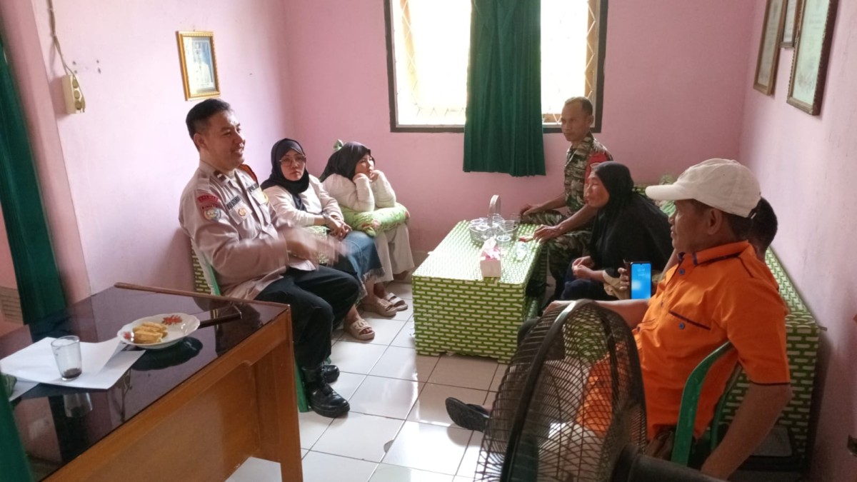 Babinsa dan Bhabinkamtibmas Jalin Keakraban dengan Warga Kelurahan Watervang, Lubuklinggau Timur I