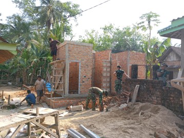 Satgas TMMD ke-125 Kodim 0406/Lubuklinggau, Pembangunan MCK di Desa Kota Baru SP 7 Memasuki Tahap Sloof Atas