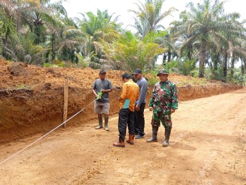 Pasi Ter Kodim 0406/Lubuklinggau Tinjau Langsung Pekerjaan Pembukaan Jalan TMMD ke-125