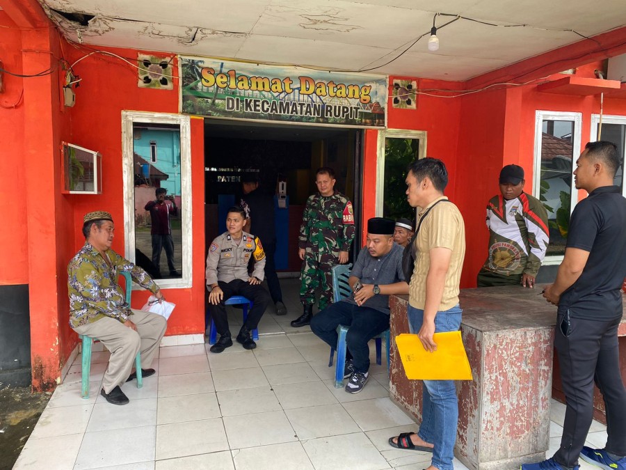 Sertu Yudha Anggoro Hadiri Mediasi Sengketa Lahan Warisan di Kelurahan Muara Rupit