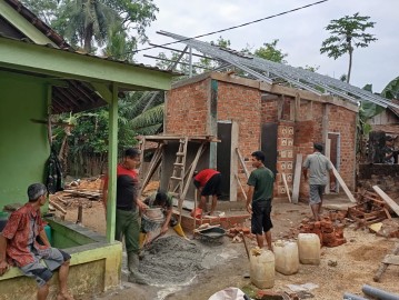 Semangat Gotong Royong Warga Desa Kota Baru SP 7 Bersama Satgas TMMD ke-125 Kodim 0406/Lubuklinggau Percepat Pembangunan MCK