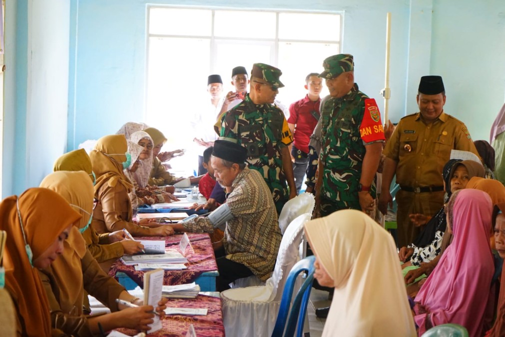 SATGAS TMMD KE-125 KODIM 0406/LUBUKLINGGAU GELAR POSBINDU PTM DI DESA KOTA BARU SP 7, KECAMATAN BTS ULU, KABUPATEN MUSI RAWAS