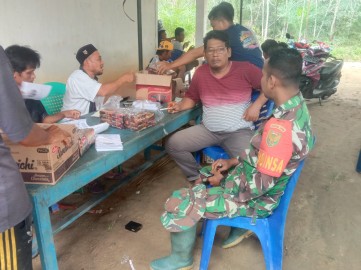 Babinsa Koramil 406-04/Muara Lakitan Laksanakan Komsos dengan Warga Desa Marga Puspita