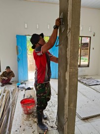 Anggota TMMD Kodim 0406/Lubuklinggau Tetap Bekerja di Hari Libur Demi Percepatan Rehap Mushola