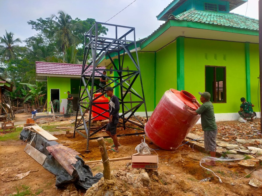TNI Manunggal Air: Wujud Semangat Gotong Royong Warga Desa Kota Baru SP 7 Bersama Satgas TMMD ke-125 Kodim 0406/Lubuklinggau