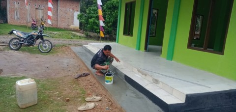 Tim TMMD kodim 0406/lubuklinggau telah selesai lakukan pengecetan rehap musolah di desa kota baru cecar