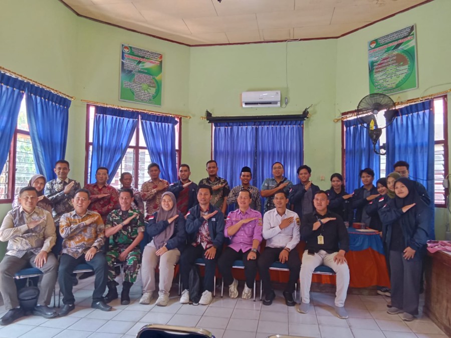 Sertu Samer, Babinsa Koramil 406-05/Muara Kelingi, Hadiri Pertemuan Program Ekspedisi PATROT Kementerian Transmigrasi di Aula Kecamatan Muara Kelingi