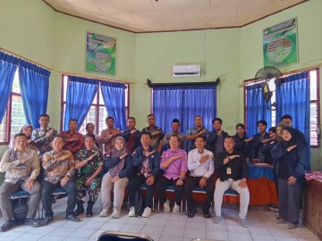 Sertu Samer, Babinsa Koramil 406-05/Muara Kelingi, Hadiri Pertemuan Program Ekspedisi PATROT Kementerian Transmigrasi di Aula Kecamatan Muara Kelingi