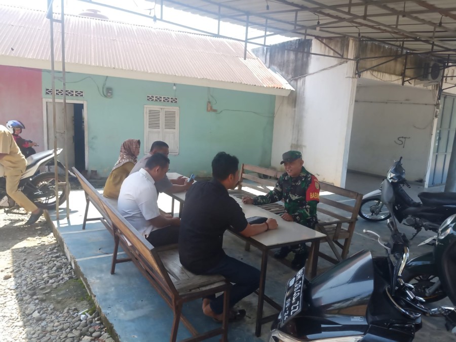 Babinsa Koramil 406-01/Rawas Ulu Sosialisasikan KARHUTLA di Desa Sungai Jauh