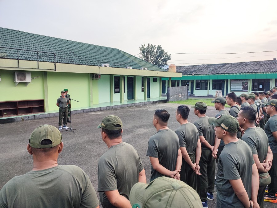 JAGA KEBUGARAN DAN KESEHATAN JASMANI, KASDIM 0406/LUBUK LINGGAU MAYOR INF KHAIRUL ANSORI PIMPIN APEL DAN OLAHRAGA BERSAMA ANGGOTA DI MAKODIM