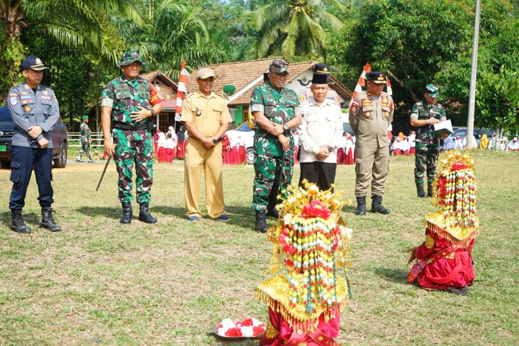 Komandan Korem 044/Gapo Brigadir Jenderal TNI Adri Koesdyanto Pimpin Upacara Penutupan TMMD Ke-125 Kodim 0406/Lubuklinggau