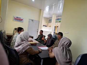 Babinsa Koramil 406-10/Lubuklinggau Timur Jalin Komsos dengan Ibu Lurah Wira Karya