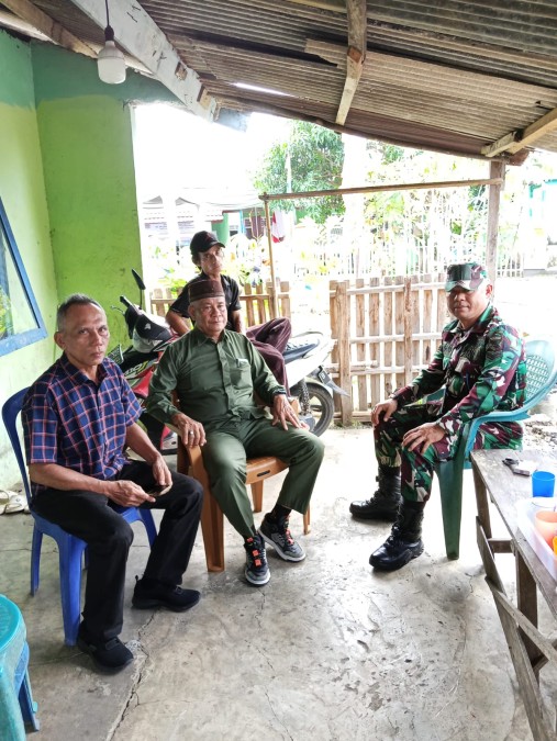 Babinsa Koramil 406-10/Lubuklinggau Timur Jalin Komunikasi dengan Ketua RT 02 Kelurahan Taba Lestari
