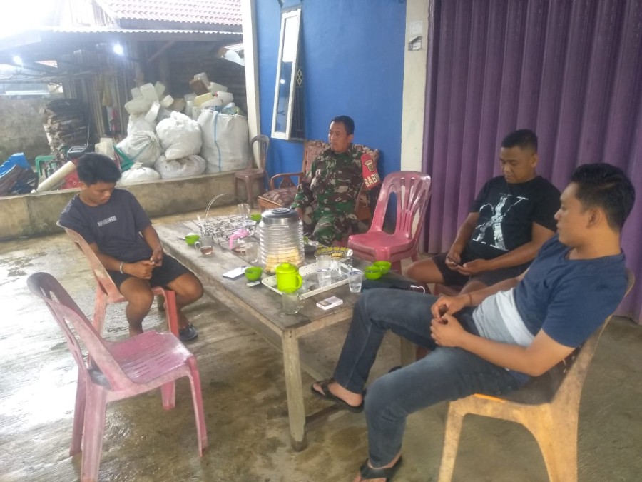 Babinsa Koramil 406-01/Rawas Ulu Sosialisasikan Bahaya Judi Online kepada Remaja di Desa Teladas