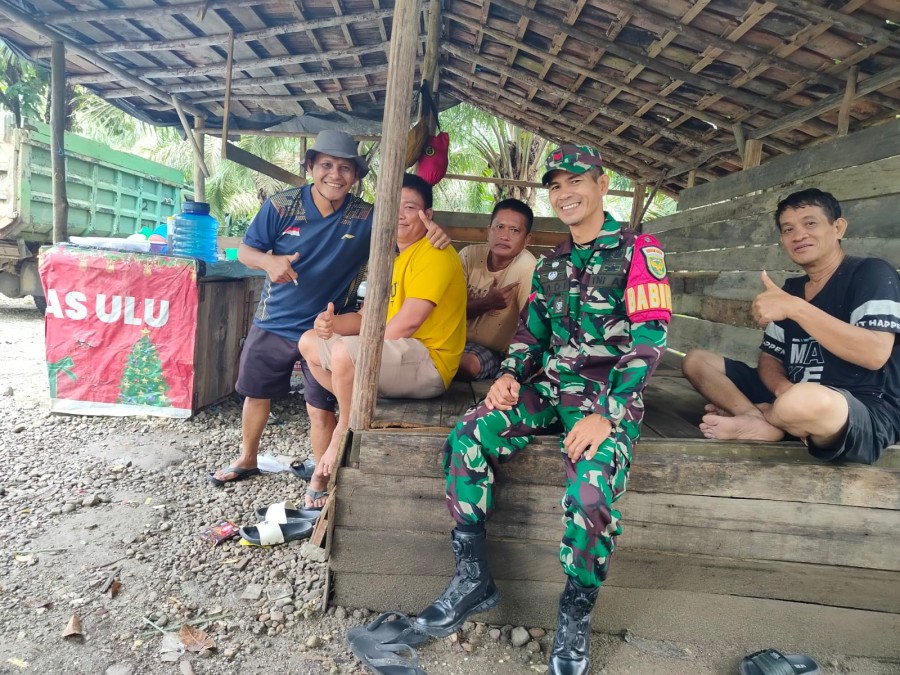 Babinsa Koramil 406-03/Rupit Ajak Warga Desa Karang Waru Jaga Kekompakan dan Waspadai Isu Sosial