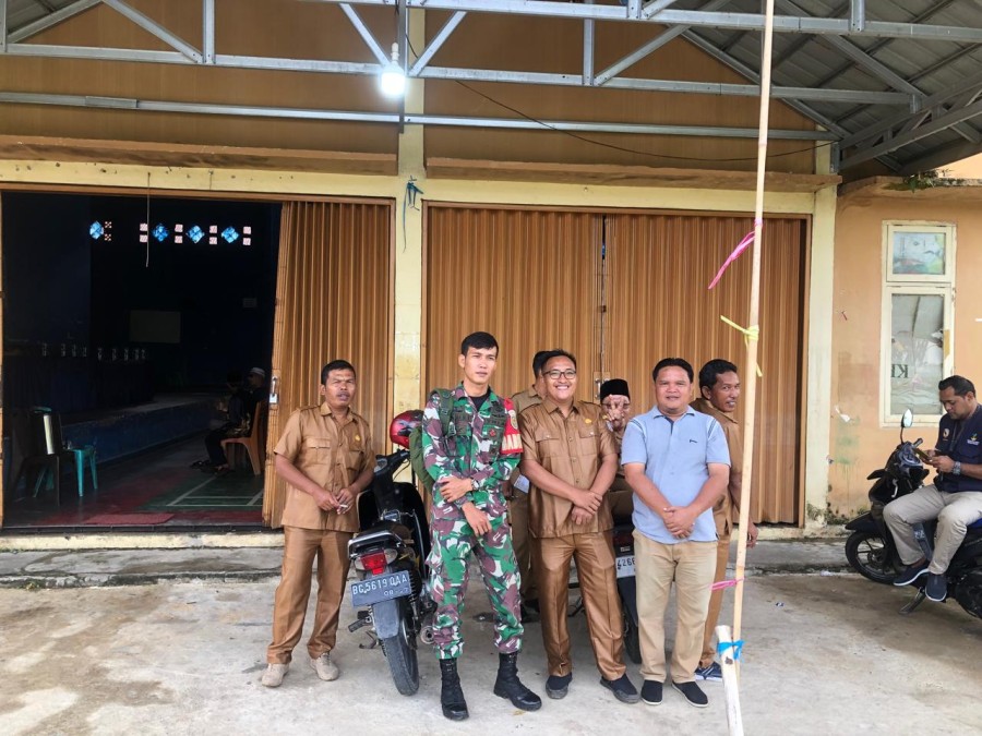 Babinsa Koramil 406-03/Rupit Laksanakan Komsos dengan Warga Desa Lawang Agung