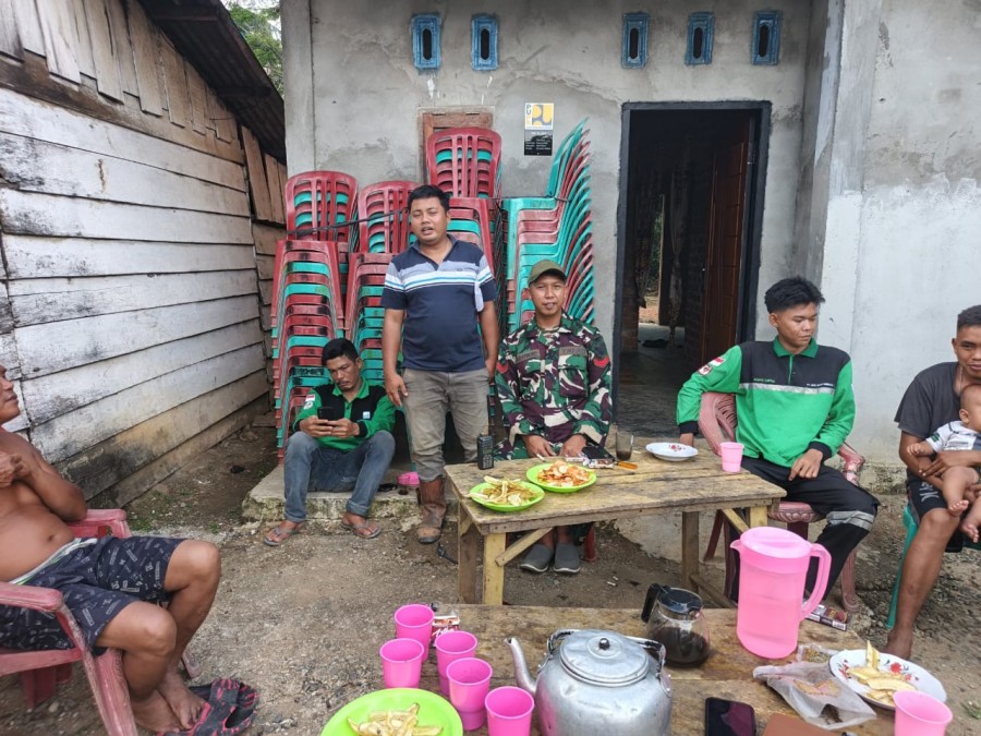 Babinsa Koramil 406-05/Muara Kelingi Jalin Silaturahmi dengan Warga Desa Raksa Budi