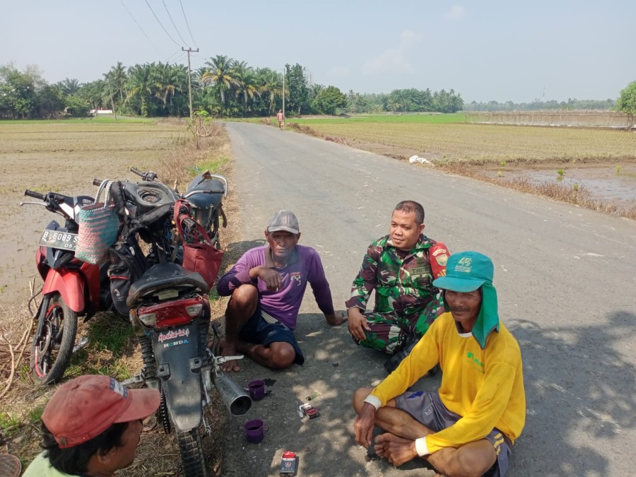 Babinsa Koramil 406-09/Terawas Himbau Warga Jangan Buka Lahan dengan Cara Dibakar