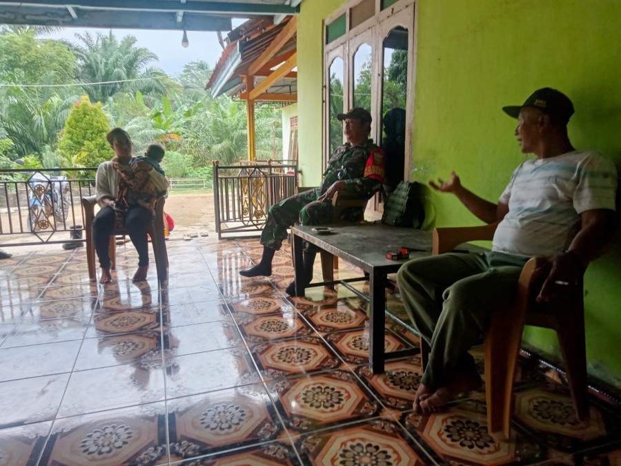 Serda Musra Hidayatulloh jalin komsos dengan masyarakat di rumah bapak parman