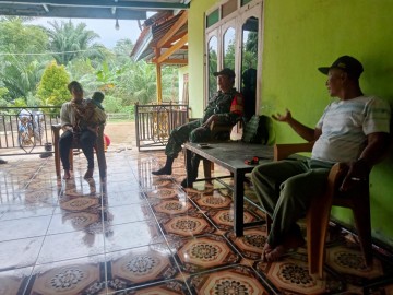 Serda Musra Hidayatulloh jalin komsos dengan masyarakat di rumah bapak parman