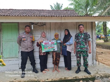 Babinsa Koramil 406-05/Muara Kelingi Pantau Langsung Pembagian BLT di Desa Beliti Jaya