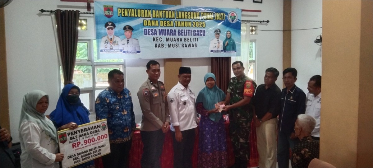 Pastikan berjalan dengan aman dan nyaman Serma efriyansah hadiri pembagian BLT di wilayah binaan