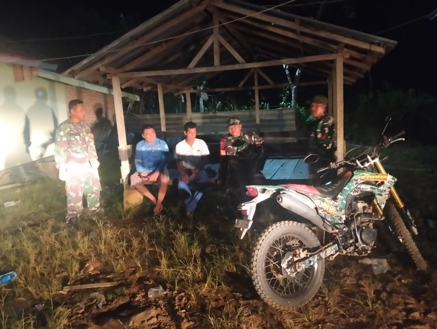 Babinsa Koramil 406-02/Rawas Ilir Laksanakan Patroli dan Monitoring Siskamling di Desa Belani