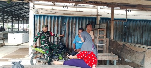 Babinsa Koramil 406-02/Rawas Ilir Laksanakan Komsos di Desa Pauh