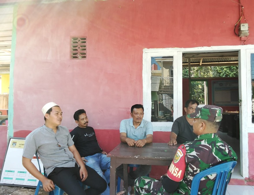 Babinsa Koramil 406-01/Rawas Ulu Sosialisasikan Pencegahan Karhutla di Desa Pulau Lebar