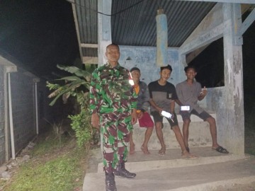 Serka Rudyanto, Babinsa Koramil 406-05/Muara Kelingi, Aktif Laksanakan Siskamling di Desa Mangan Jaya