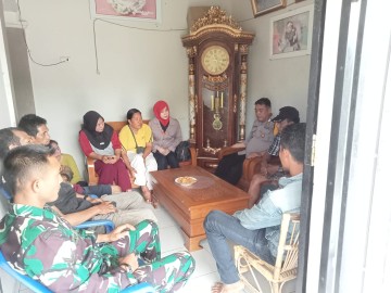 Babinsa Koramil 406-08/Lubuk Linggau Mediasi Permasalahan Hutang Piutang Warga di Kelurahan Kayu Ara