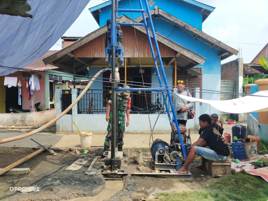 Babinsa Koramil 406-08/Lubuk Linggau Monitoring Pengeboran Air Bersih Program Sterad di Ponpes Ulin Nuha