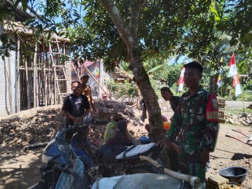 Babinsa Koramil 406-09/Terawas Ajak Warga Desa Sukamerindu Tingkatkan Kepedulian dan Gotong Royong