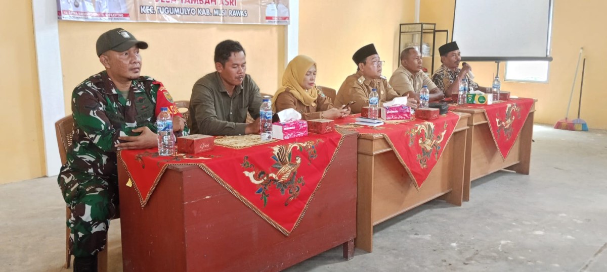 Selalu ada di tengah masyarakat Serda Hernando hadir acar musremdes di wilayah binaan