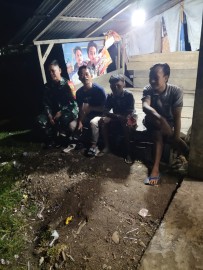 Babinsa Koramil 406-05/Muara Kelingi Laksanakan Siskamling di Desa Suka Mulya