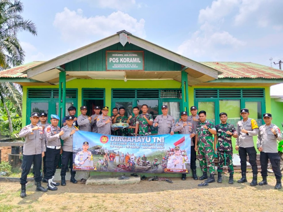 Pos Koramil Cecar 406-05/Muara Kelingi Terima Tumpeng dari Polsek BTS Ulu Dalam Rangka HUT TNI ke-80