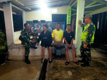 KORAMIL 406-06/TUGUMULYO DIPIMPIN SERMA SEHARI LAKSANAKAN SISKAMLING BERSAMA WARGA DI DESA S. KERTOSARI