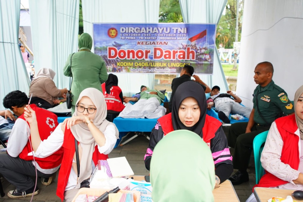KODIM 0406/LUBUKLINGGAU GELAR SUNAT MASSAL DAN DONOR DARAH DALAM RANGKA HUT TNI KE-80