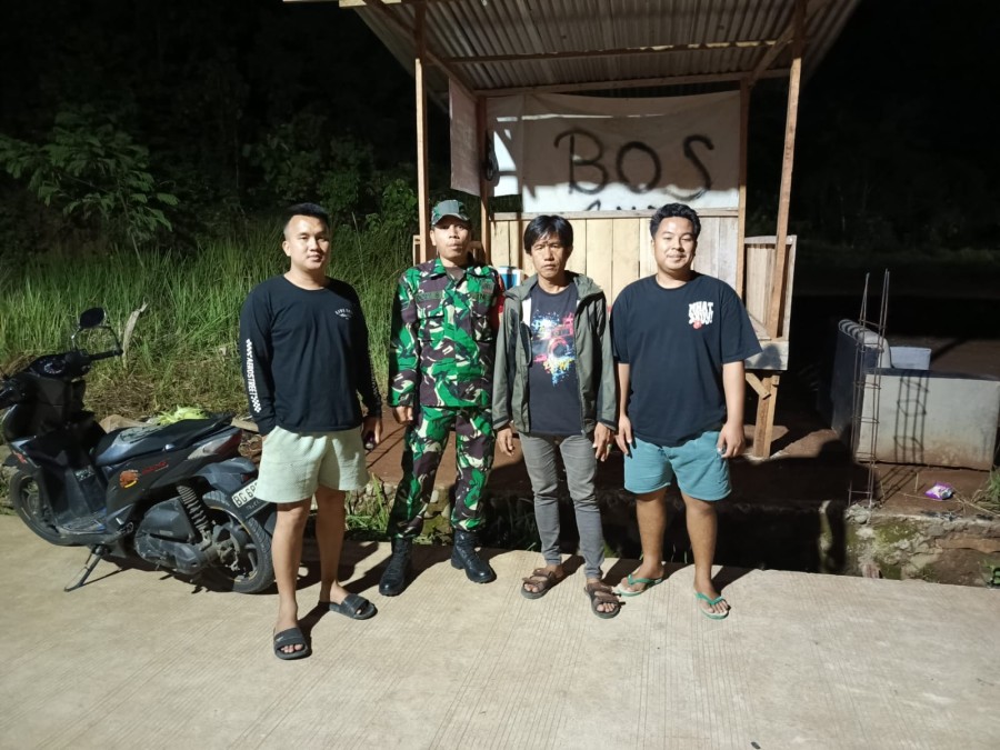 Babinsa Koramil 406-05/Muara Kelingi Laksanakan Patroli Pos Ronda di Desa Mekar Jaya