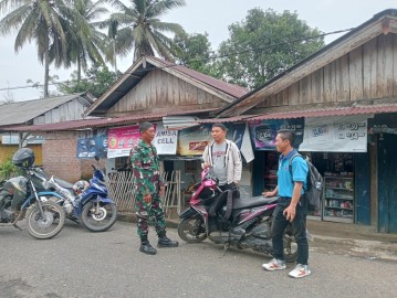 Babinsa Koramil 406-02/Rawas Ilir Laksanakan Komsos di Desa Beringin Sakti