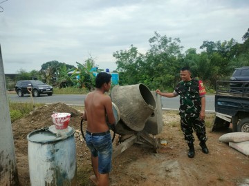 Babinsa Koramil 406-03/Rupit Gelar Komsos di Desa Batu Gajah Baru