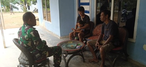 Babinsa Koramil 406-09/Terawas Ajak Warga Binaan Jaga Keamanan Lingkungan di Desa Madang