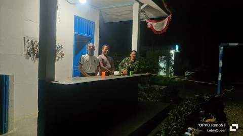 Babinsa Koramil 406-03/Rupit Laksanakan Jaga Malam di Desa Beringin Rupit Demi Ciptakan Keamanan dan Kenyamanan Warga