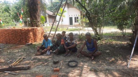 Kopda Agung Babinsa Koramil 406-05/Muara Kelingi Jalin Silaturahmi dengan Warga Desa Sembatu Jaya, Ciptakan Lingkungan yang Harmonis