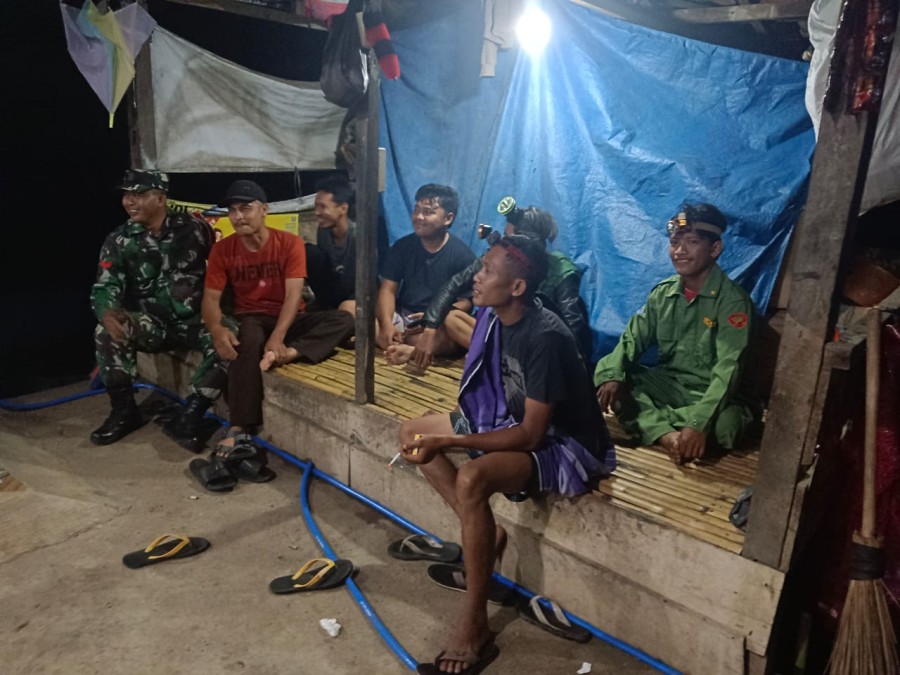 Babinsa Koramil 406-07/Jayaloka Bersama Warga Desa Kertosono Gelar Patroli Siskamling dan Penyuluhan Narkoba