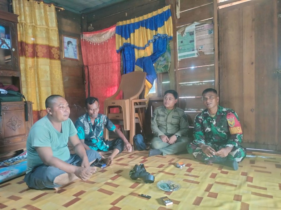 Babinsa Koramil 406-04/Muara Lakitan Sertu Wahyu Nugroho Jalin Komsos dan Silaturahmi Bersama Kepala Desa Jajaran Baru I
