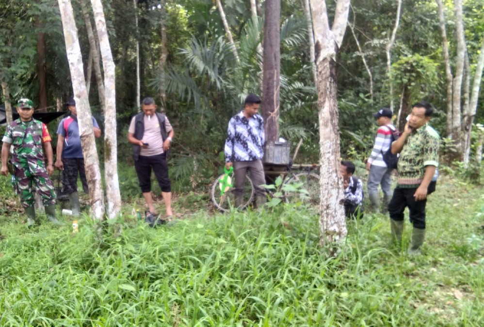 Babinsa Koramil 406-02/Rawas Ilir Laksanakan Komsos dengan Warga Desa Setia Marga