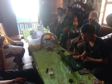 Babinsa Koramil 406-02/Rawas Ilir Laksanakan Komsos di Desa Air Bening