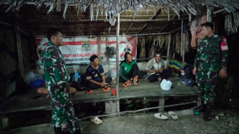 Ciptakan wilayah yang kondusif Babinsa Koramil 406-03/muara Rupit aktif lakukan patroli siskamling di wilayah binaan.